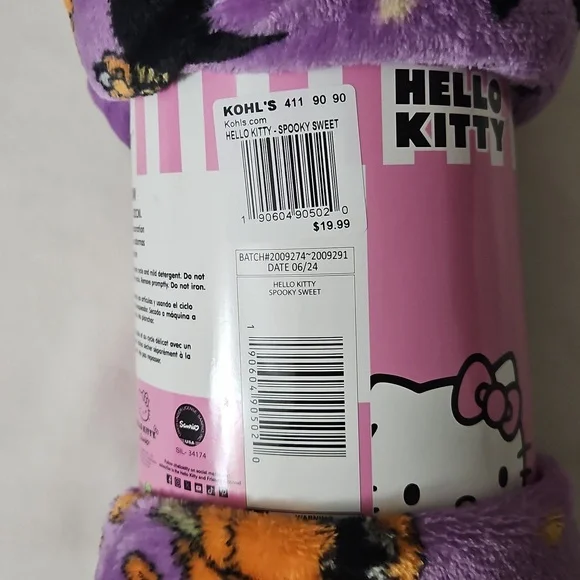 Hello Kitty Halloween Throw - Picture 5 of 5